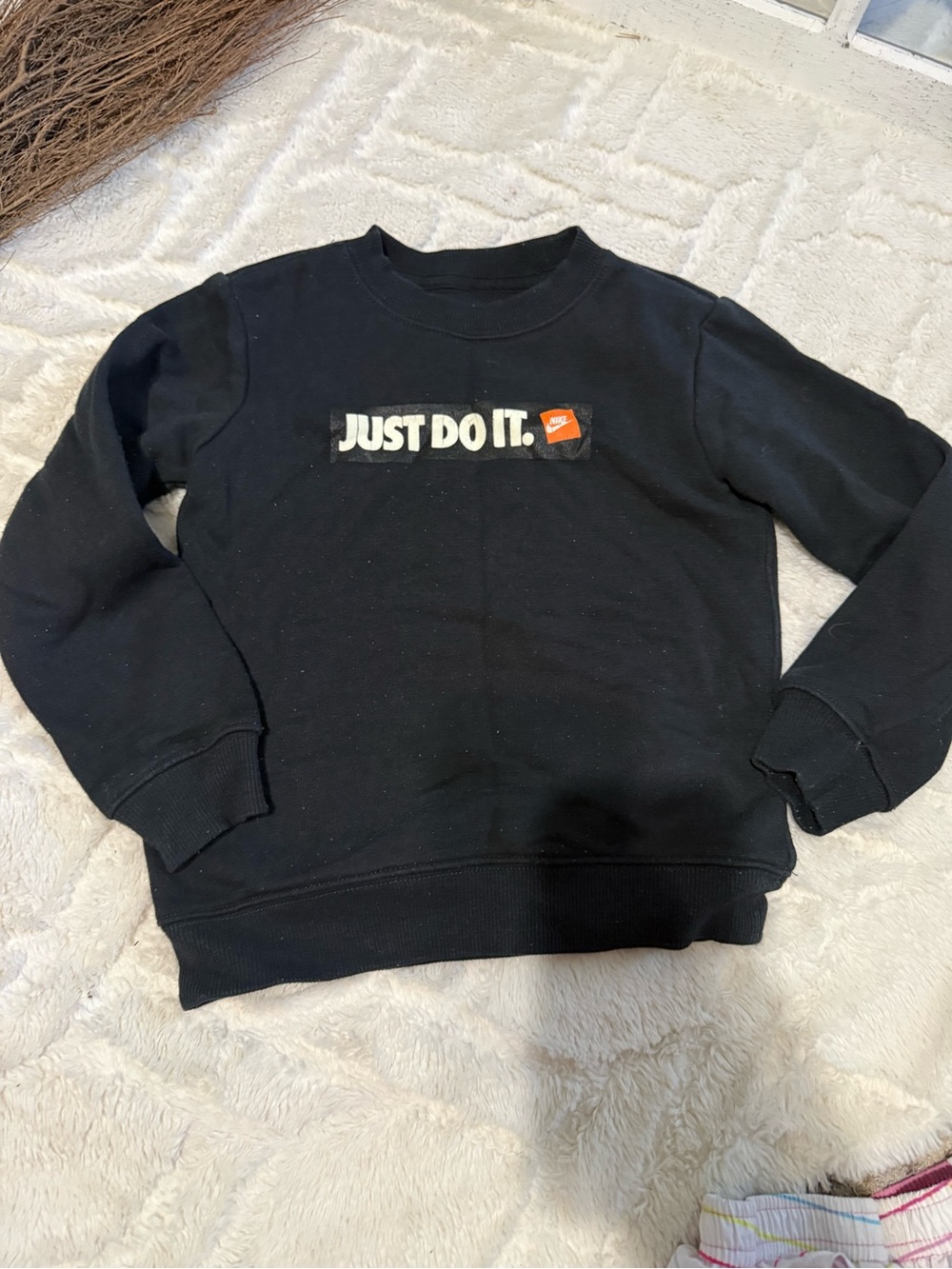 Nike Black Kids' Crewneck Sweatshirt with 'Just Do It.' Graphic